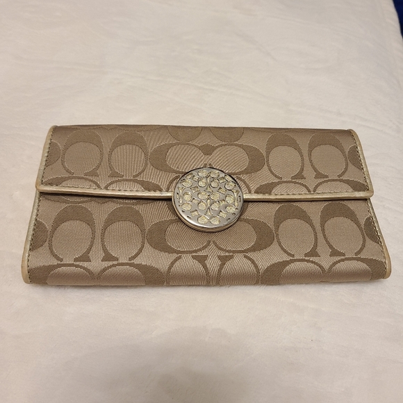 Coach Wallet/ made in Vietnam - Picture 1 of 5